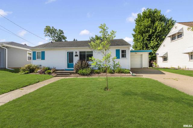 810 Lawndale Ave, Pekin, IL 61554