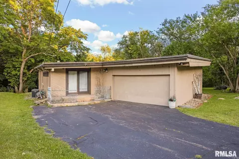 124 E Oakwood Rd, East Peoria, IL 61611