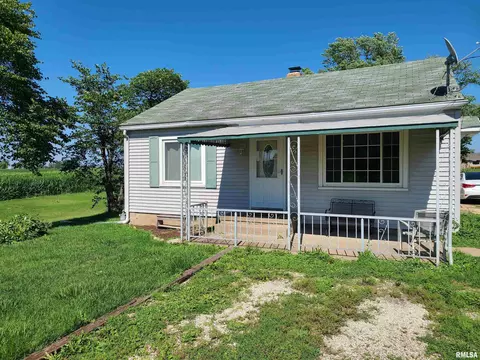 406 N Hickory St, Glasford, IL 61533