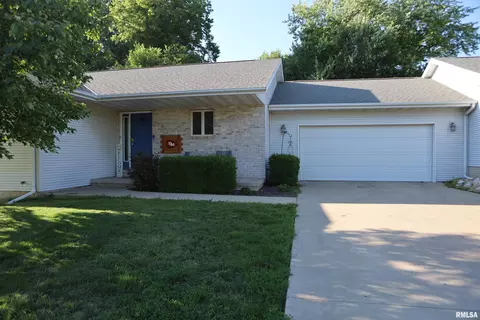 4 Thomas Ct, Mackinaw, IL 61755