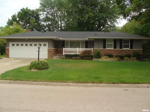 481 Idlewhile Dr, Farmington, IL 61531
