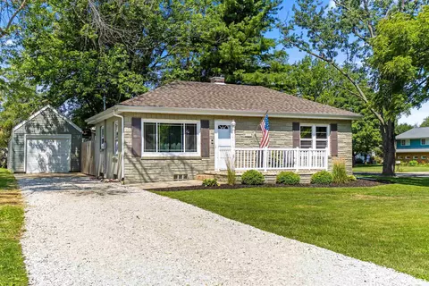 6221 N St Marys Rd, Peoria, IL 61614