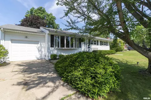 4913 N Bevalon Pl, Peoria, IL 61614