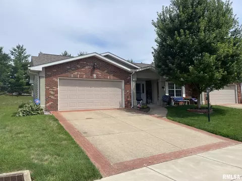 6914 N Flagstone Ct, Peoria, IL 61615