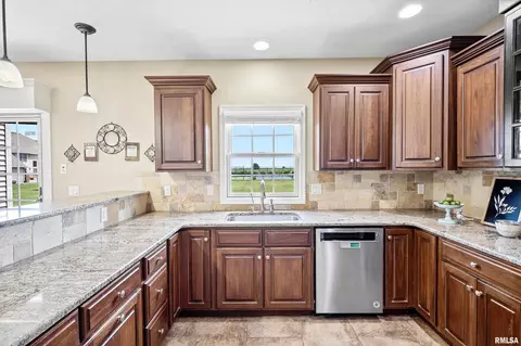 2209 Tyler Trl, Bloomington, IL 61705 photo 9