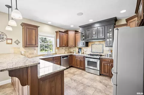 2209 Tyler Trl, Bloomington, IL 61705 photo 8