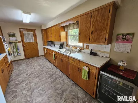104 N 3rd St, Roanoke, IL 61561 photo 3