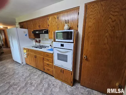 104 N 3rd St, Roanoke, IL 61561 photo 4