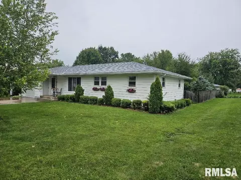104 N 3rd St, Roanoke, IL 61561 photo 2