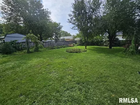 104 N 3rd St, Roanoke, IL 61561 photo 9