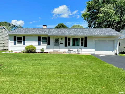903 Harrison St, Galesburg, IL 61401