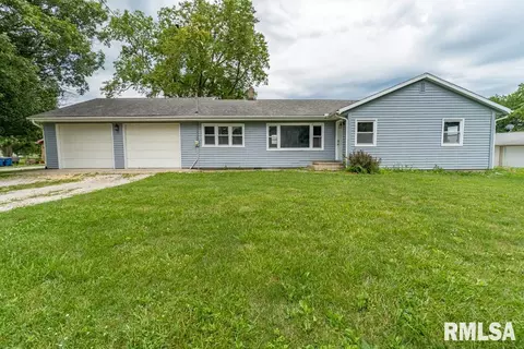 106 W South St, Arrowsmith, IL 61722
