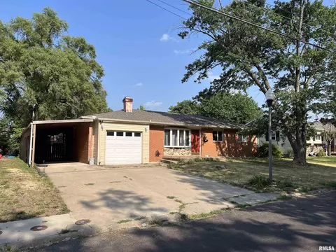 320 Arrow St, Pekin, IL 61554