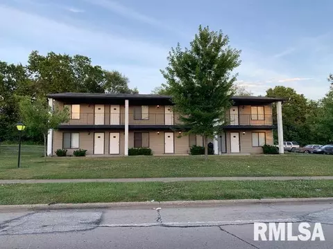 3108-3122 N Molleck Dr, Peoria, IL 61604