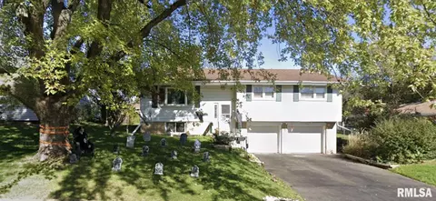 2211 W Overhill Rd, Peoria, IL 61615