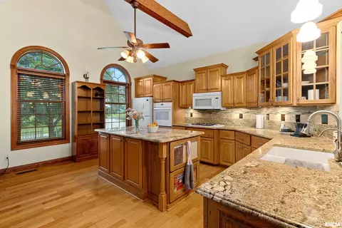 9008 N Willow Dr, Edwards, IL 61528 photo 14