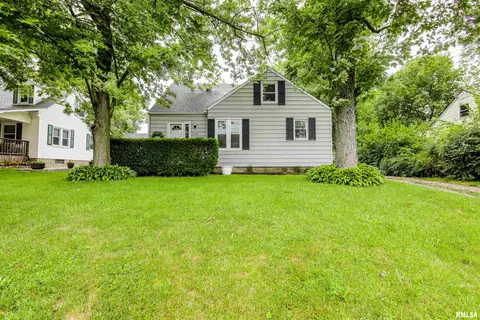 116 Bondurant St, Washington, IL 61571