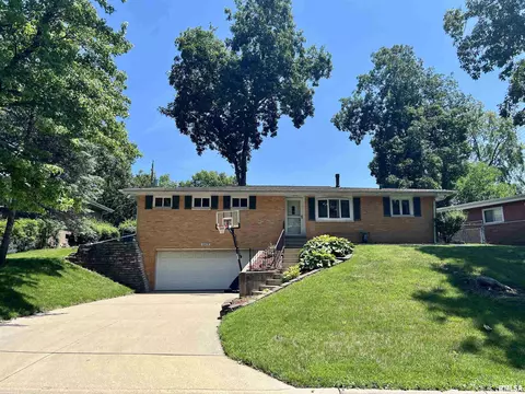 3820 N Millbrook Rd, Peoria, IL 61615