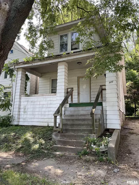320 E Thrush Ave, Peoria, IL 61603