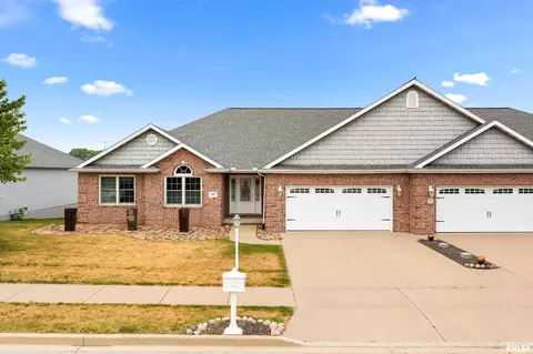 1501 Remington Rd, Pekin, IL 61554