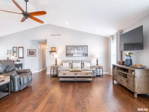 912 Devonshire Rd, Washington, IL 61571 photo 8