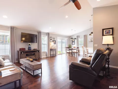 912 Devonshire Rd, Washington, IL 61571 photo 5