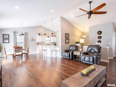 912 Devonshire Rd, Washington, IL 61571 photo 12