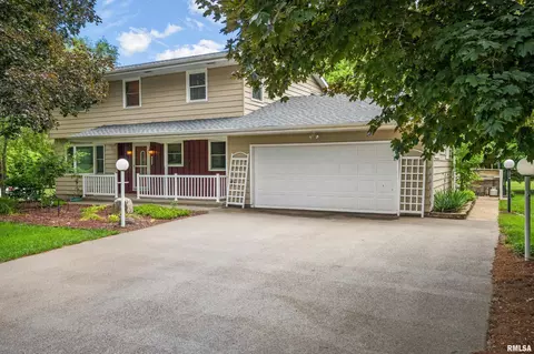 3324 E Hidden Valley Ln, Chillicothe, IL 61523