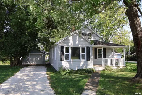 220 S Spring St, Metamora, IL 61548