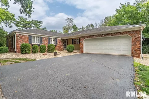 306 E Oak Park Dr, Peoria, IL 61614