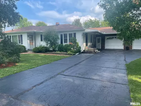 518 E Roberts St, Colchester, IL 62326