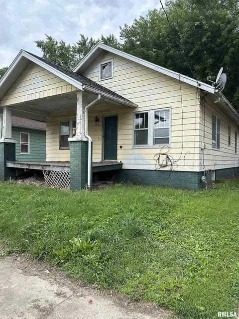 302 N 5th Ave, Canton, IL 61520