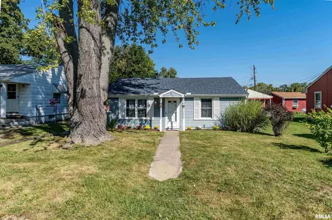 345 Roberts St, Creve Coeur, IL 61610