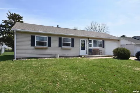 410 Lotus Ln, Washington, IL 61571