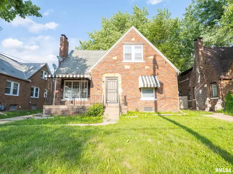 2002 N Dechman Ave, Peoria, IL 61603