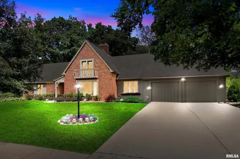8128 N Crab Orchard Ct, Peoria, IL 61615