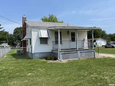 929 E Chestnut St, Canton, IL 61520 photo 3