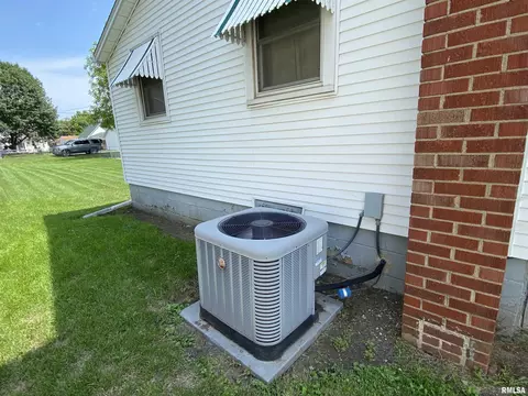 929 E Chestnut St, Canton, IL 61520 photo 27