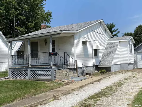 929 E Chestnut St, Canton, IL 61520 photo 2