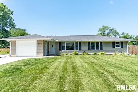 13233 Cedar St, Manito, IL 61546