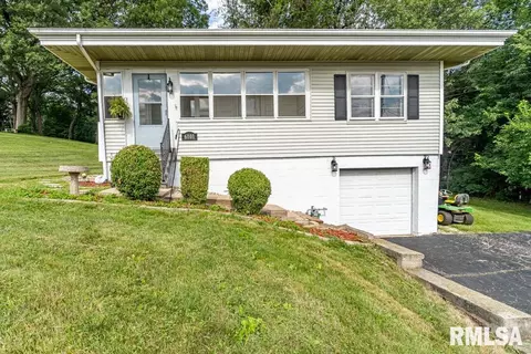 6101 S Madison St, Bartonville, IL 61607