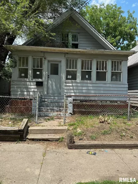 2215 W Marquette St, Peoria, IL 61605