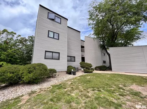 7255 N Lakeside Ct, Peoria, IL 61614