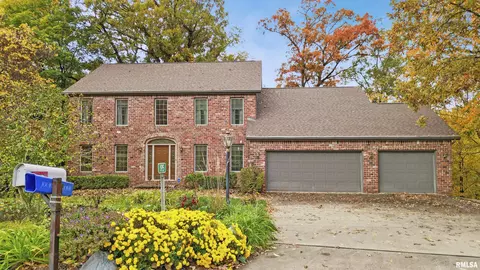 195 E North Lakeview Dr, East Peoria, IL 61611