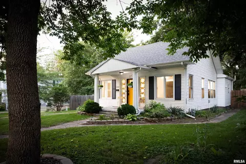 1202 S 5th St, Pekin, IL 61554