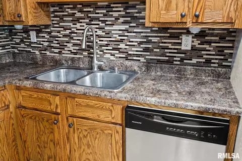 218 Radisson Rd, Marquette Heights, IL 61554 photo 11
