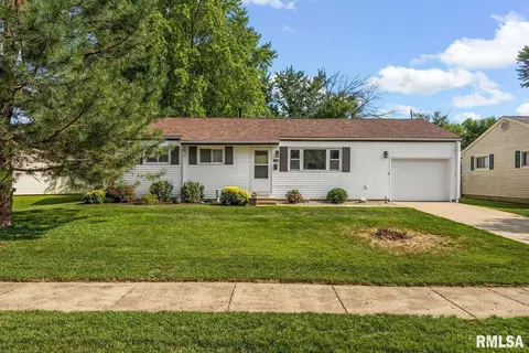 218 Radisson Rd, Marquette Heights, IL 61554