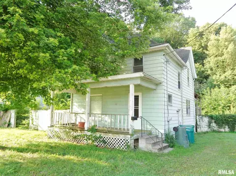 318 Veterans Dr, East Peoria, IL 61611