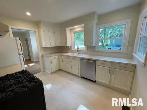 627 E Washington St, Macomb, IL 61455 photo 9