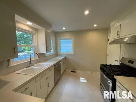627 E Washington St, Macomb, IL 61455 photo 8